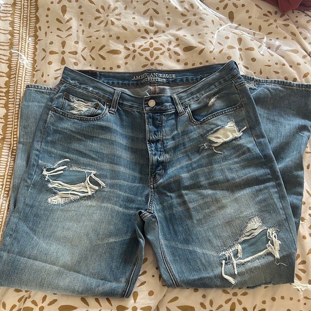 American Eagle Vintage High Rise Distressed Jeans Size 14